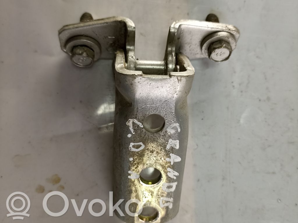 Mitsubishi Grandis Rear door lower hinge 