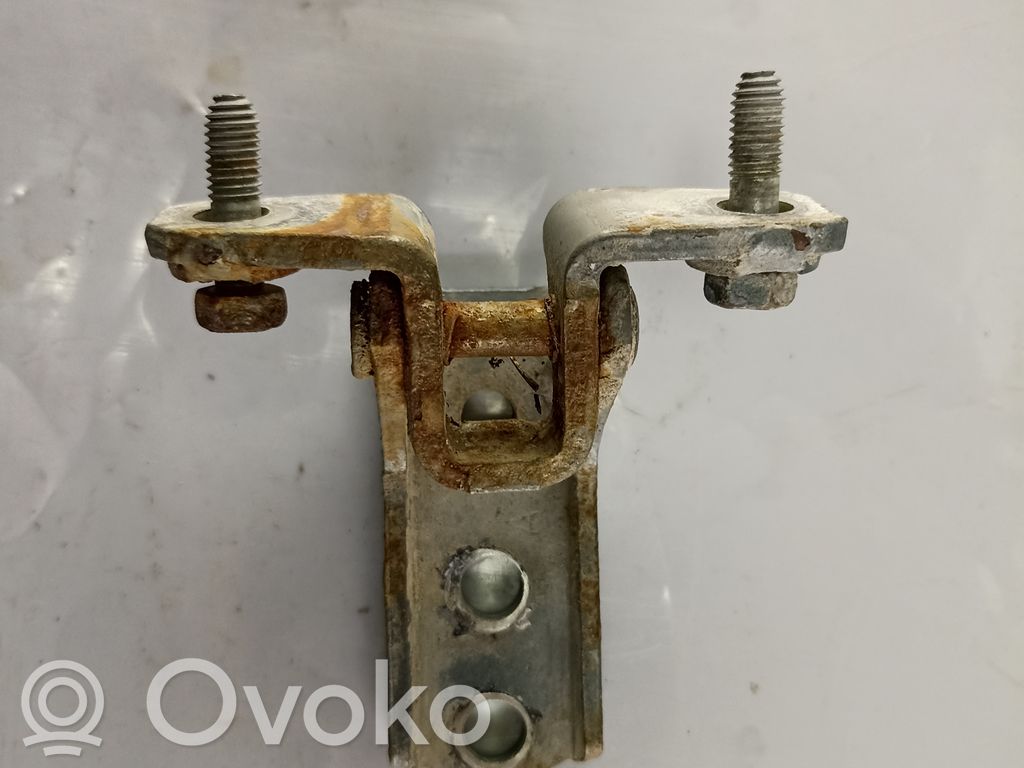 Mitsubishi Grandis Rear door lower hinge 