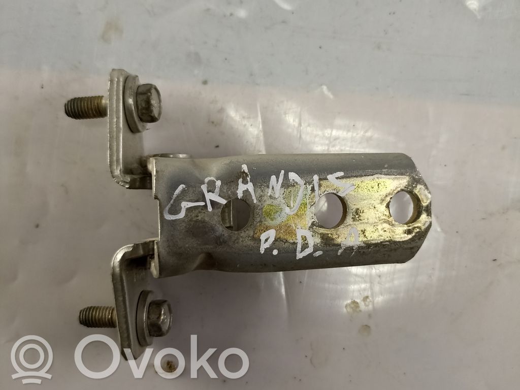 Mitsubishi Grandis Front door lower hinge 