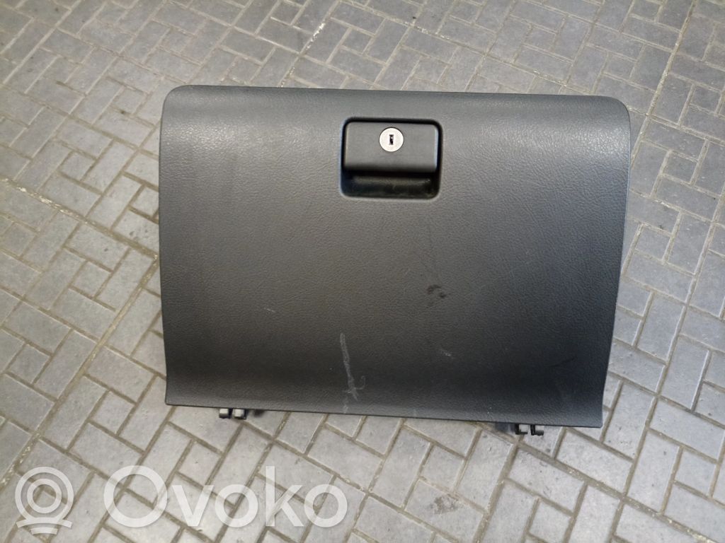 Toyota Corolla Verso AR10 Daiktadėžės (bordačioko) dangtis 