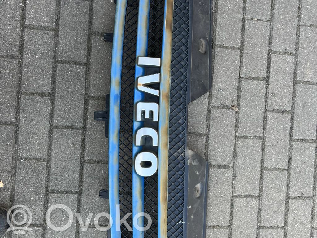 Iveco Daily 4th gen Etupuskurin ylempi jäähdytinsäleikkö 