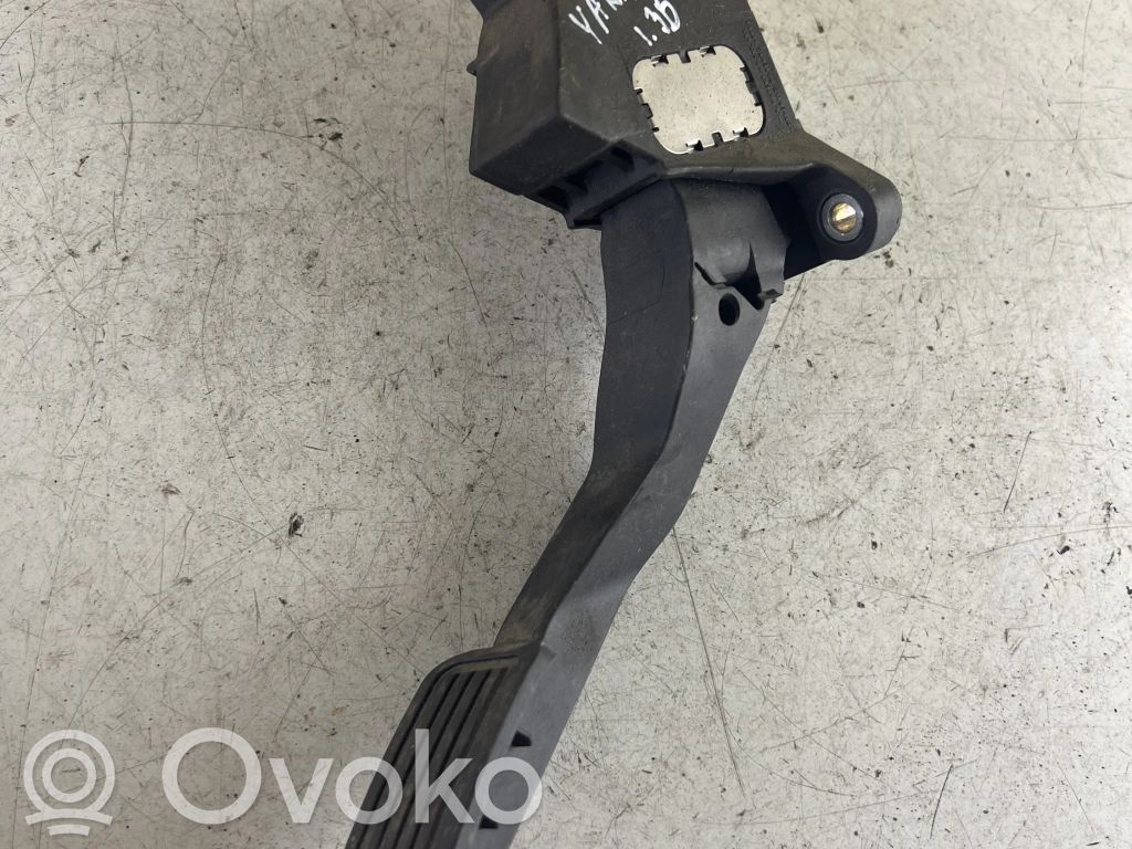 Toyota Yaris Pedał gazu / przyspieszenia 