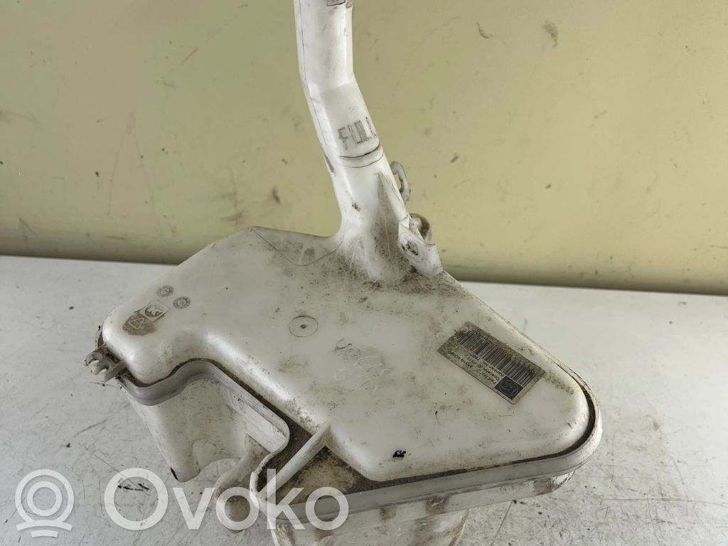 Toyota Yaris Zbiornik płynu do spryskiwaczy szyby przedniej / czołowej 