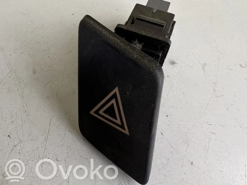 Toyota Yaris Botón interruptor de luz de peligro 