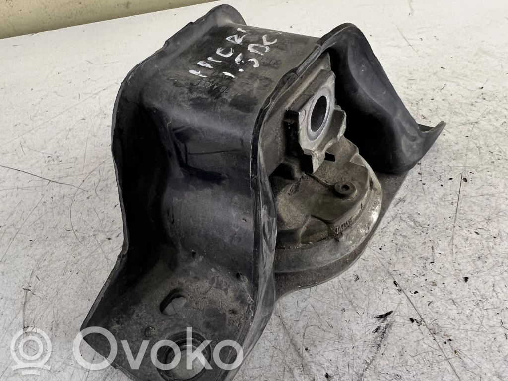 Nissan Micra Engine mount bracket 