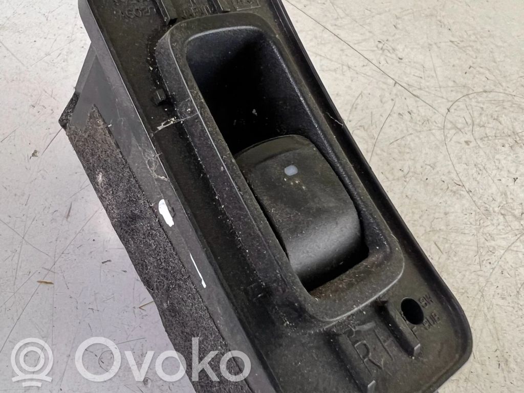 Subaru Outback Electric window control switch 