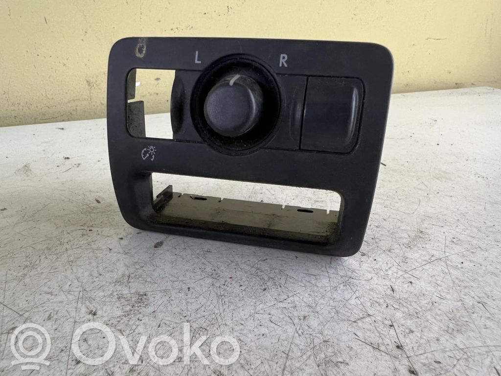 Subaru Outback Wing mirror switch 