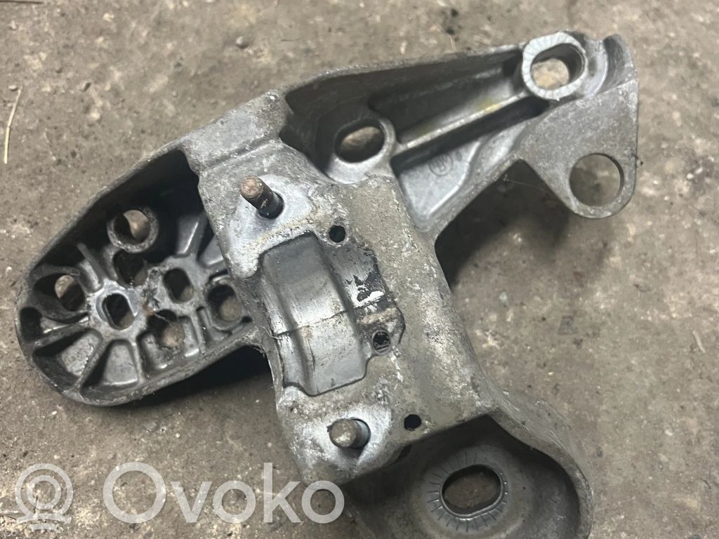 Audi A6 S6 C5 4B Engine mounting bracket 