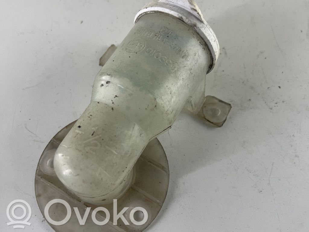 Mitsubishi Pajero Rurka wlewu płynu do spryskiwaczy szyb 