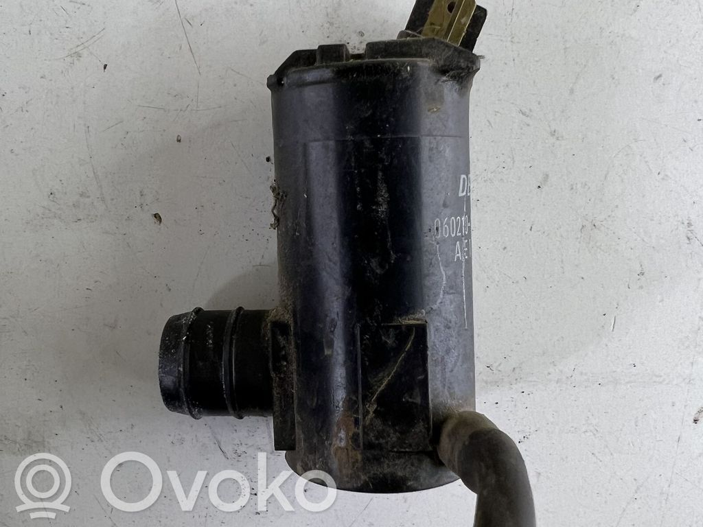 Nissan X-Trail T30 Windscreen/windshield washer pump 