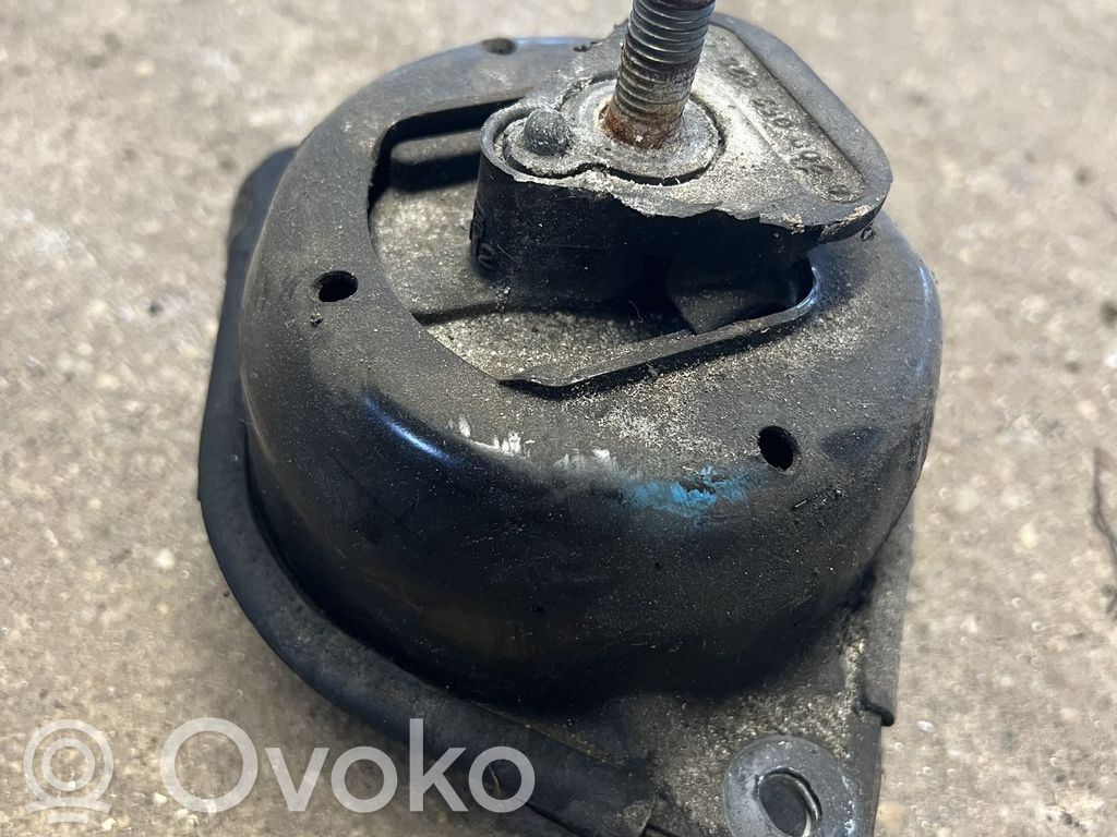 Engine mount bracket   8200052028,820005202