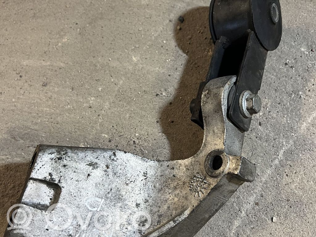 Land Rover Freelander Engine mounting bracket 