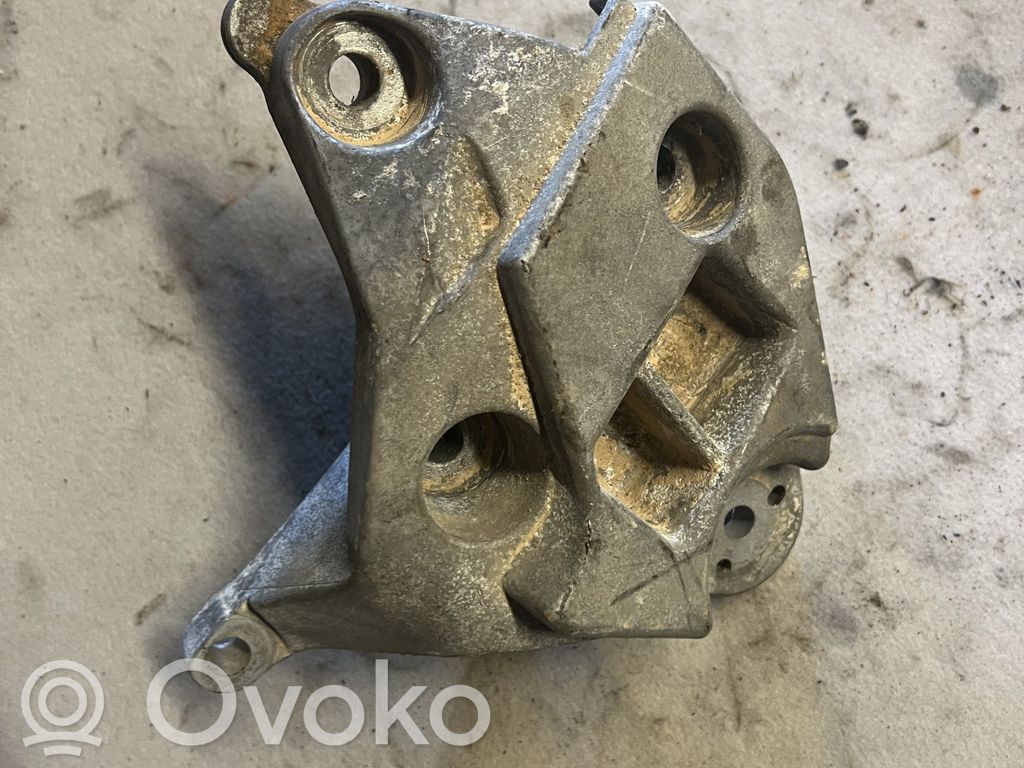 Renault Kangoo I Engine mounting bracket 