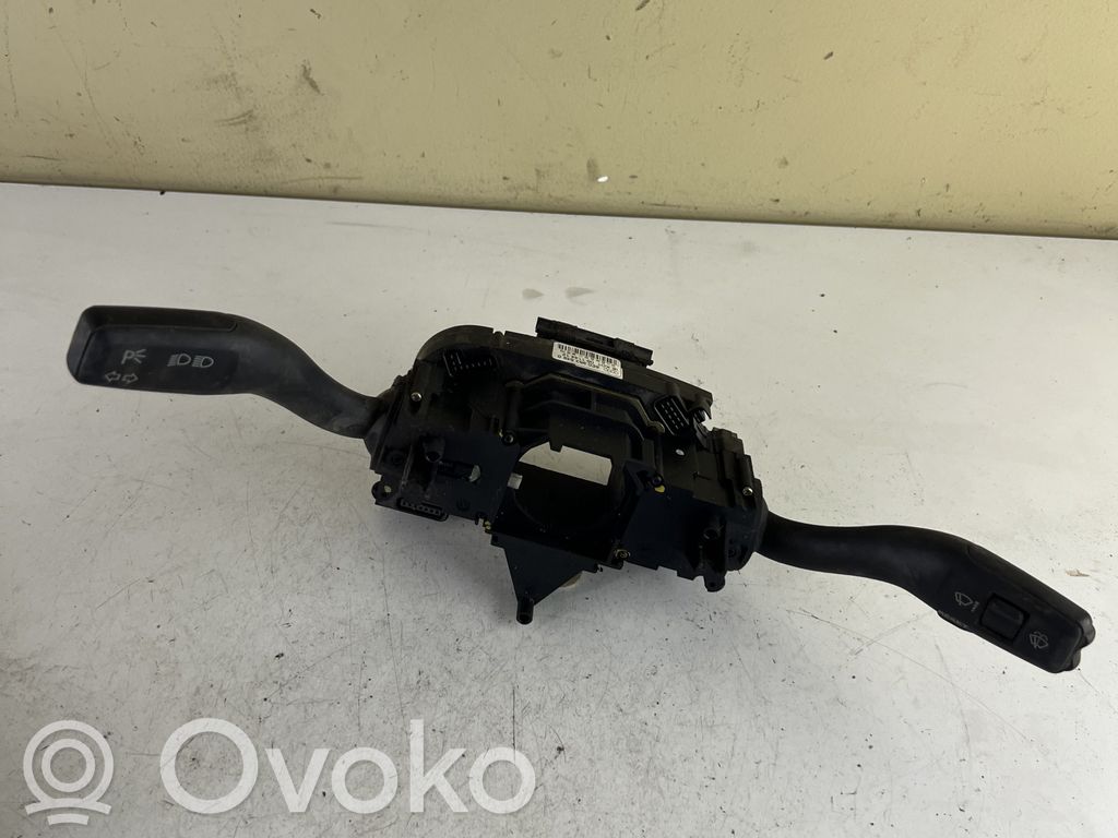 Audi A4 S4 B6 8E 8H Wiper turn signal indicator stalk/switch 