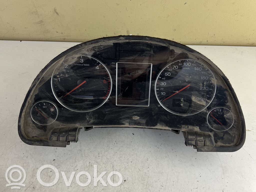 Audi A4 S4 B6 8E 8H Licznik / Prędkościomierz 