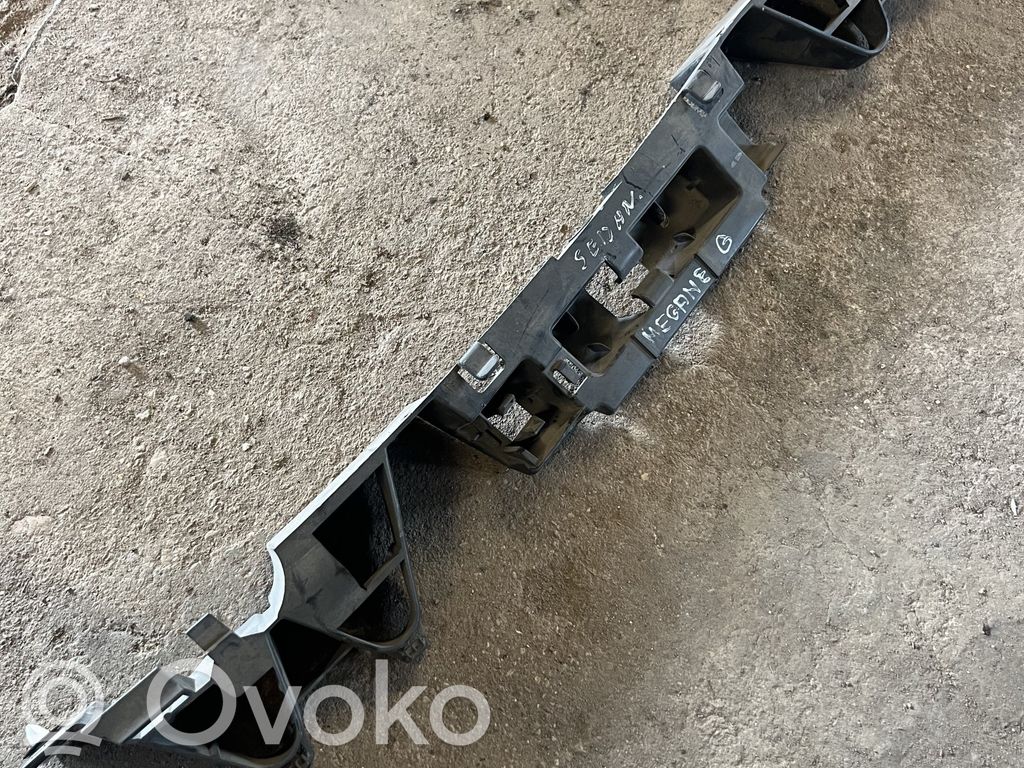 Renault Megane II Takapuskurin kannake 