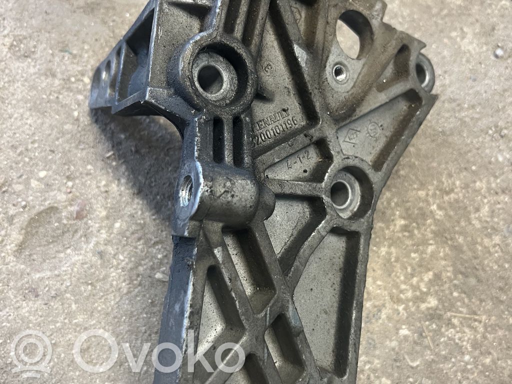 Renault Megane II Engine mounting bracket 