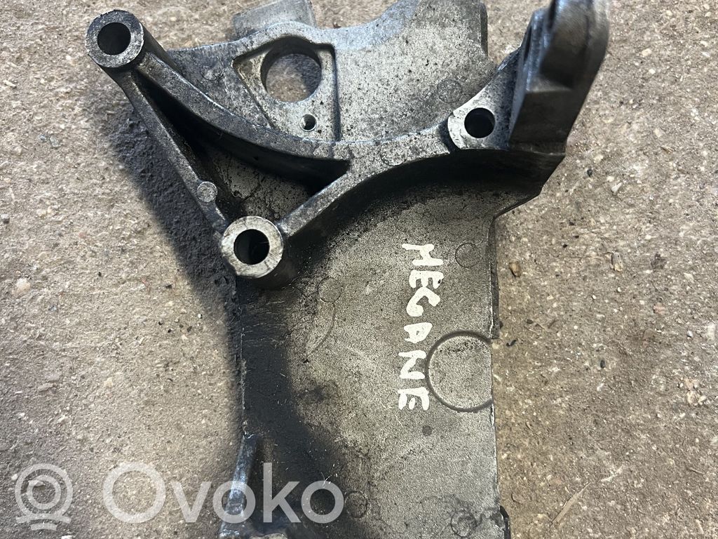 Renault Megane II Engine mounting bracket 