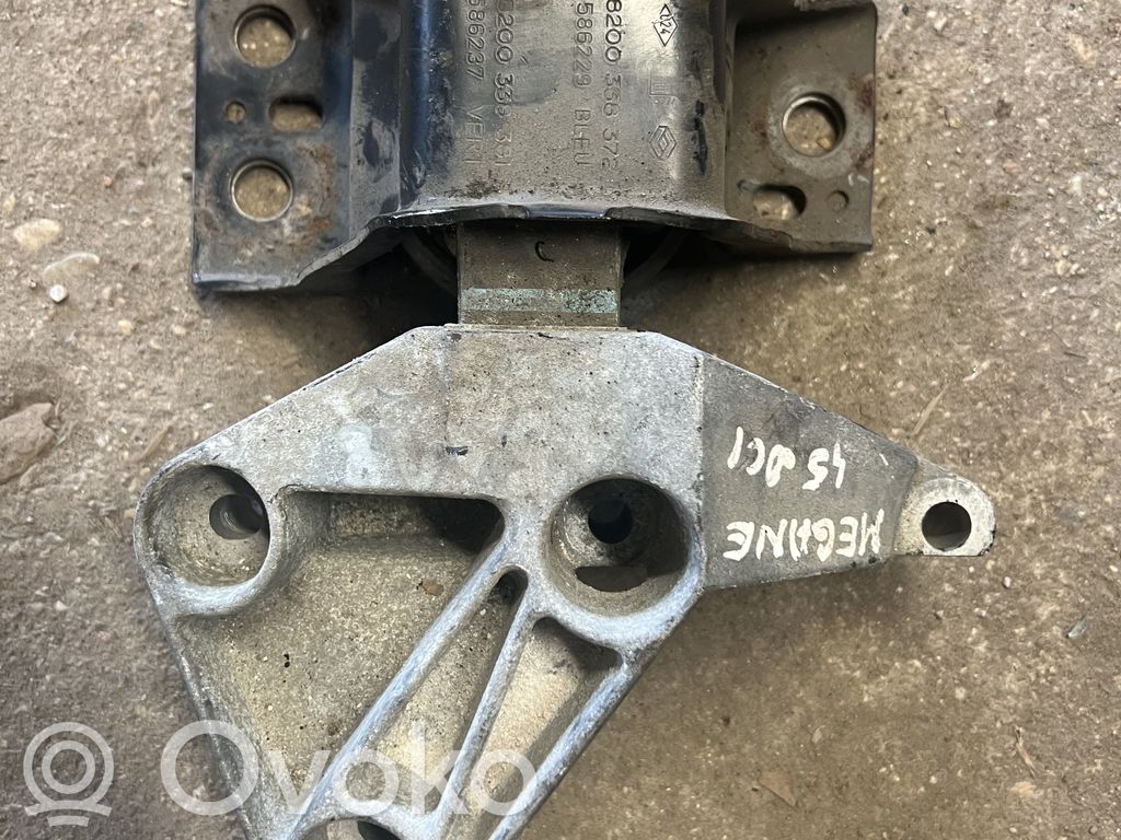 Renault Megane II Engine mount bracket 