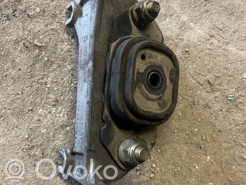 Engine mount bracket   8200209324
