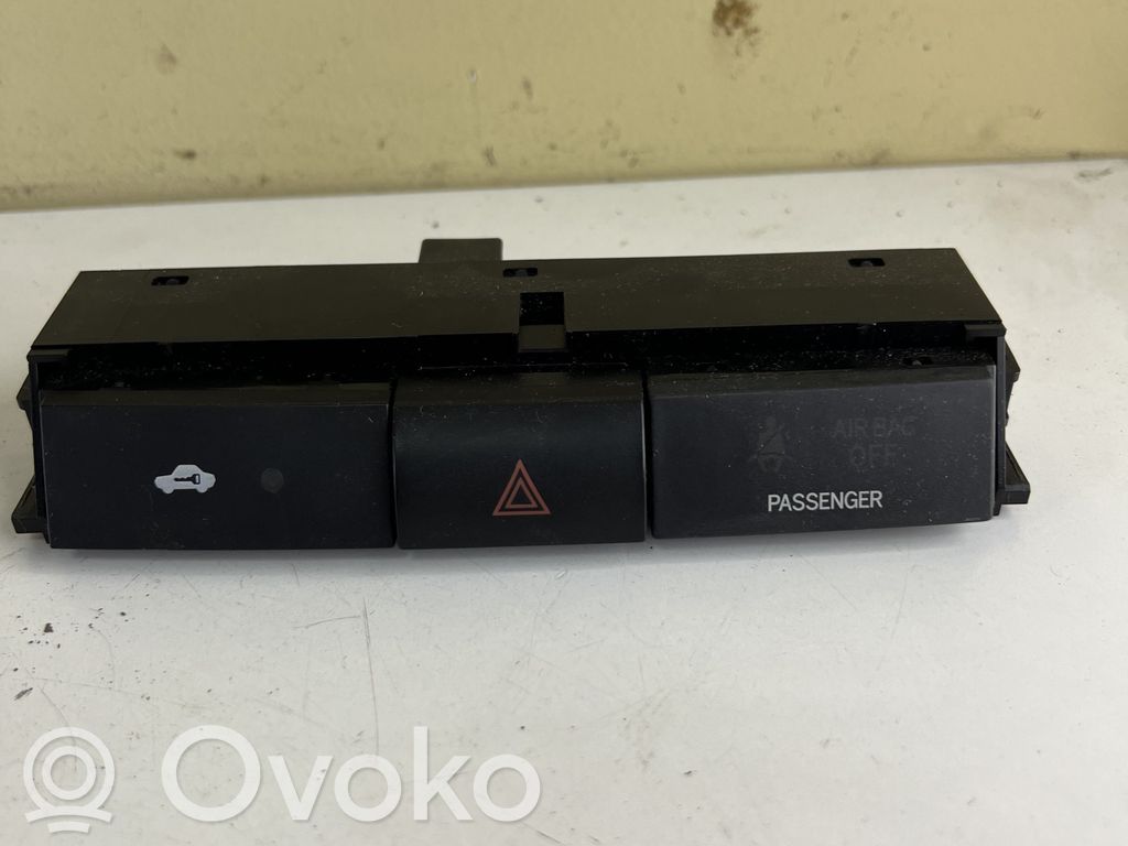 Toyota Corolla Verso AR10 Hazard light switch 