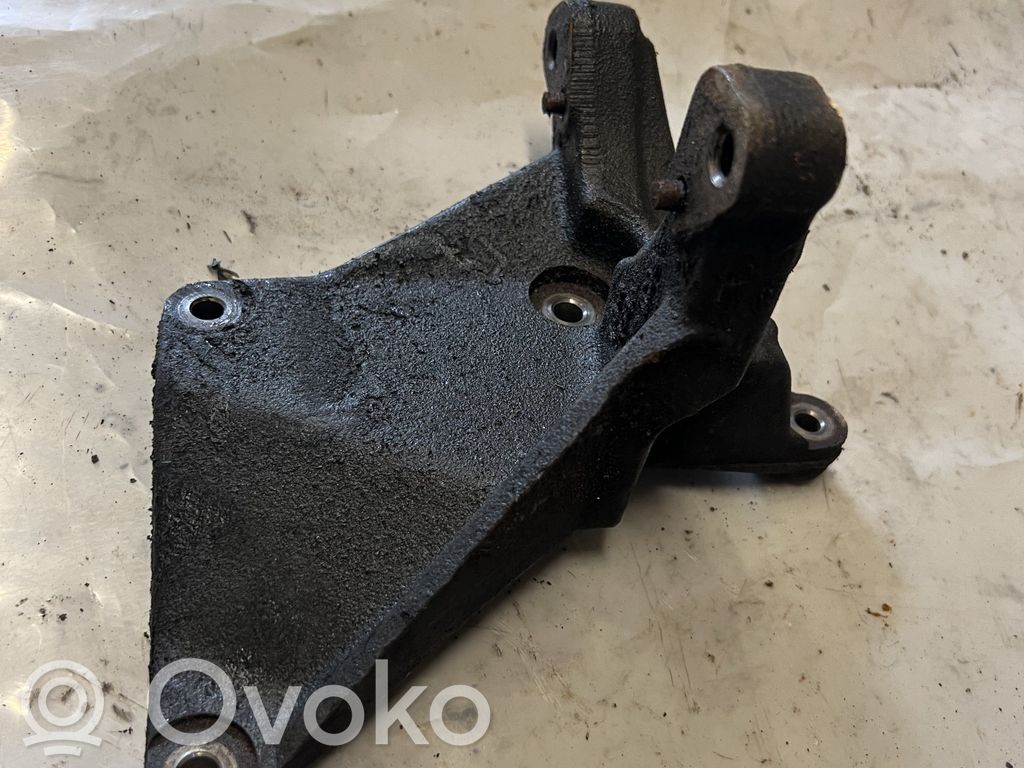 Dodge Caliber Engine mounting bracket 