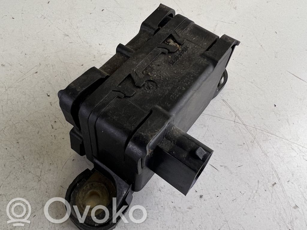 Jeep Grand Cherokee (WK) ESP acceleration yaw rate sensor 
