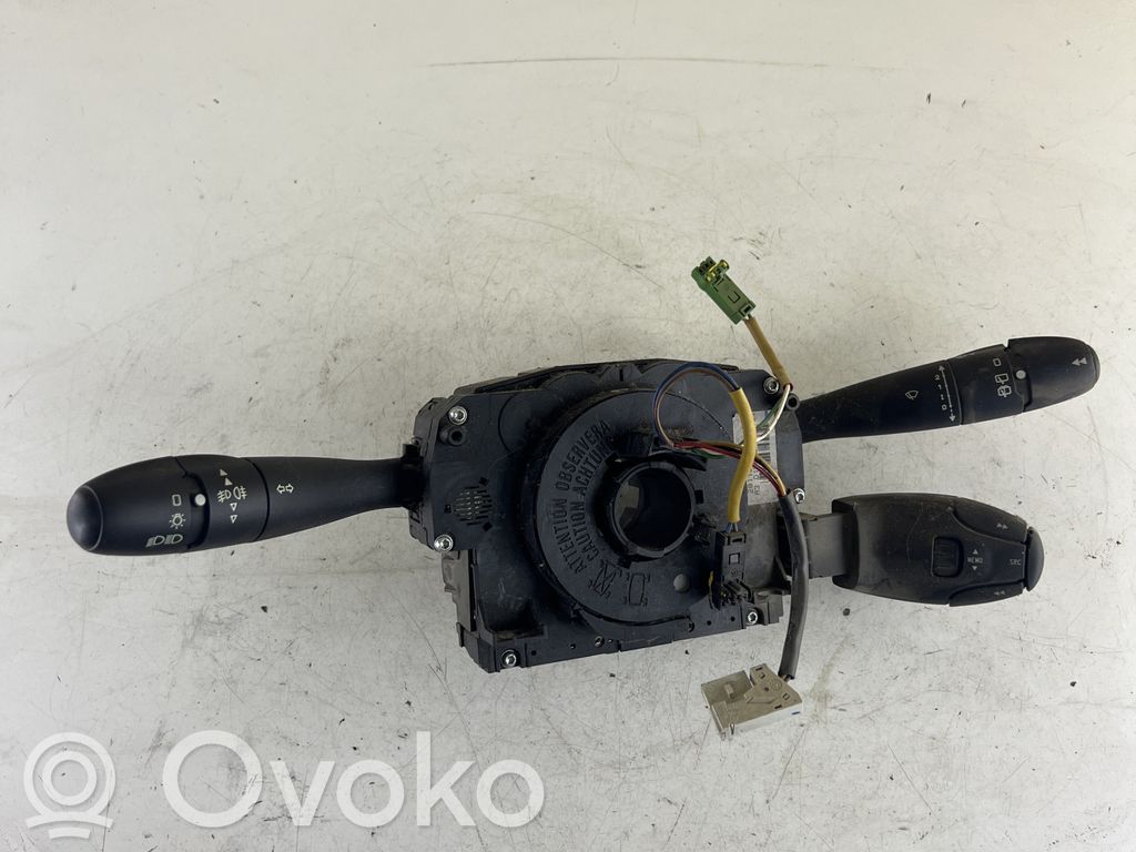 Peugeot 207 Interruptor/palanca de limpiador de luz de giro 