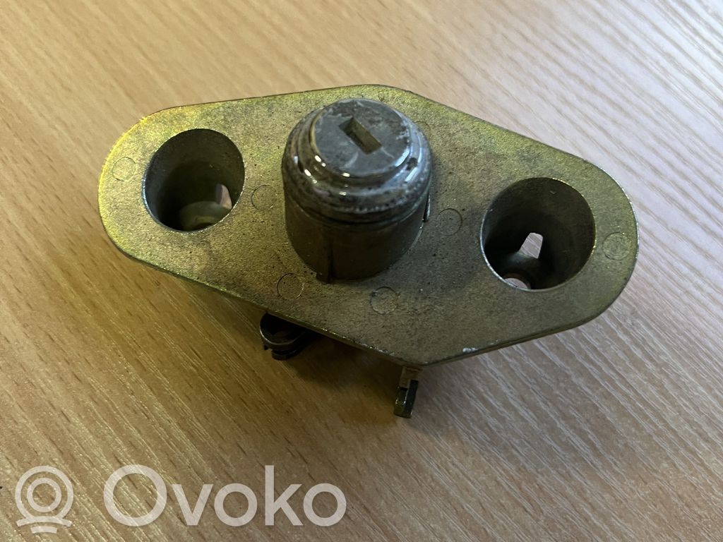 Volvo S60 Tailgate exterior lock 
