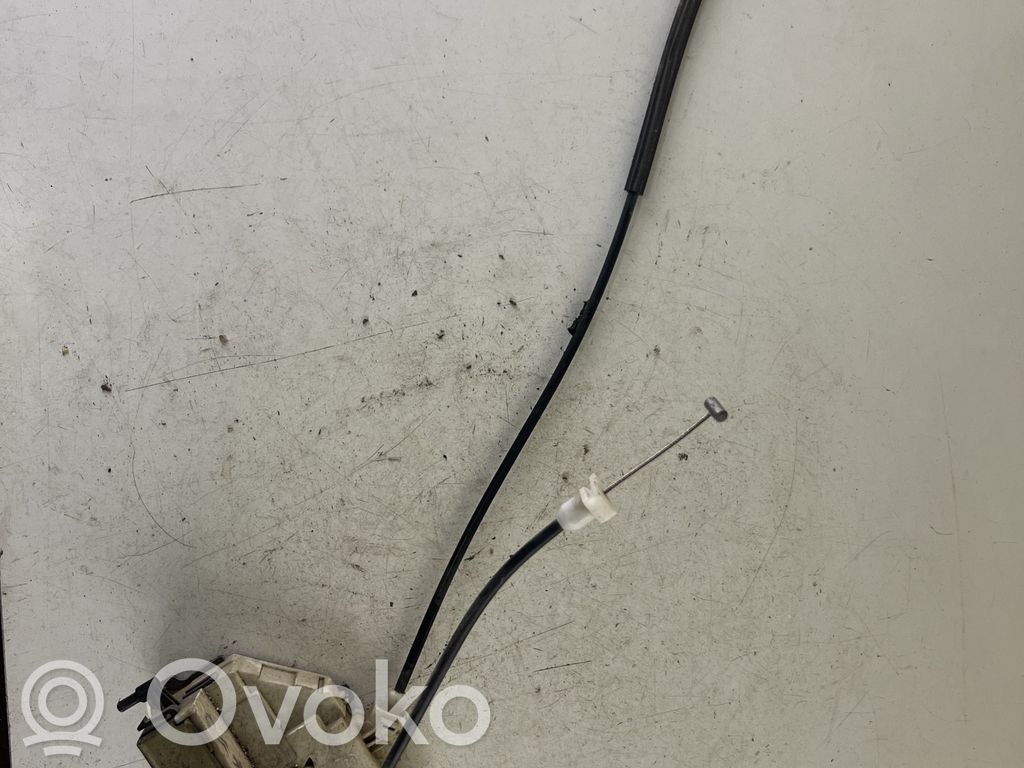 Peugeot 407 Priekšpusē slēdzene 