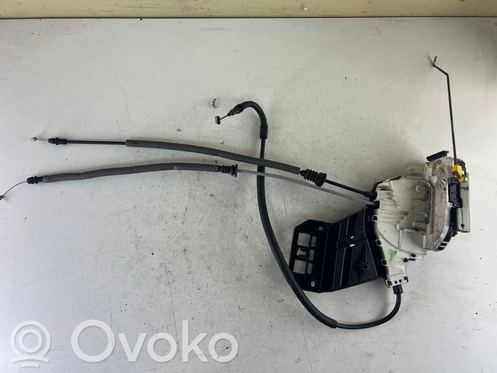 Jeep Cherokee Priekšpusē slēdzene 