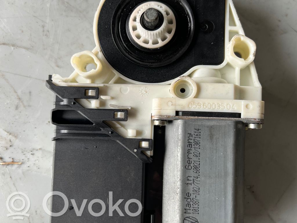 Volkswagen Golf IV Silnik regulatora szyby drzwi przednich 