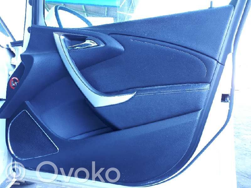 Revestimiento de puerta delantera