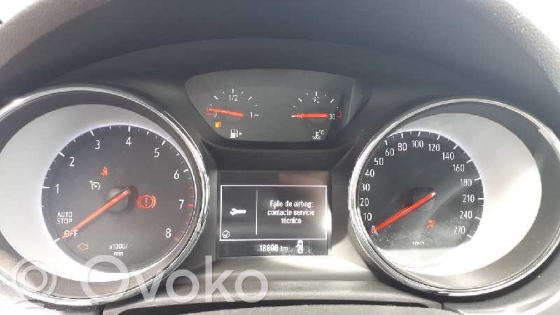 Opel Astra K Geschwindigkeitsmesser Cockpit 