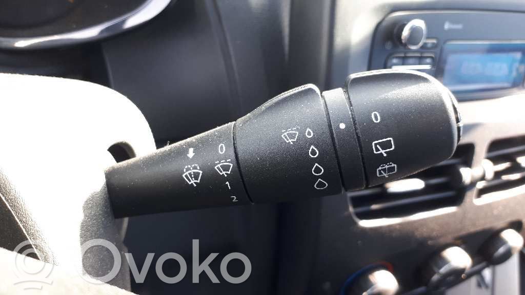 Renault Clio IV Pyyhkijän vipu 