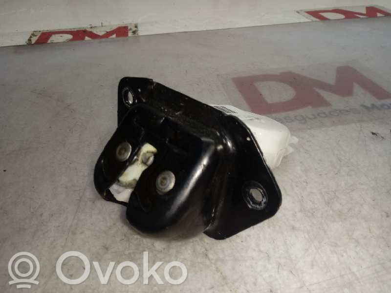 Nissan Juke I F15 Takaluukun lukon salvan moottori 