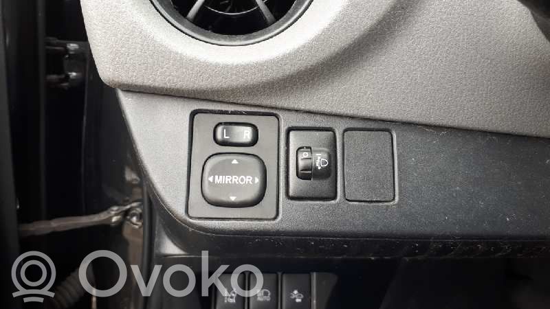 Wing mirror switch