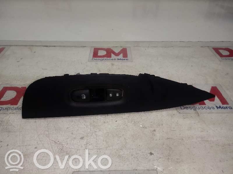 Nissan Qashqai Elektrinių langų jungtukas 