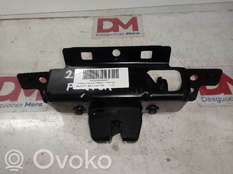 Tailgate lock latch