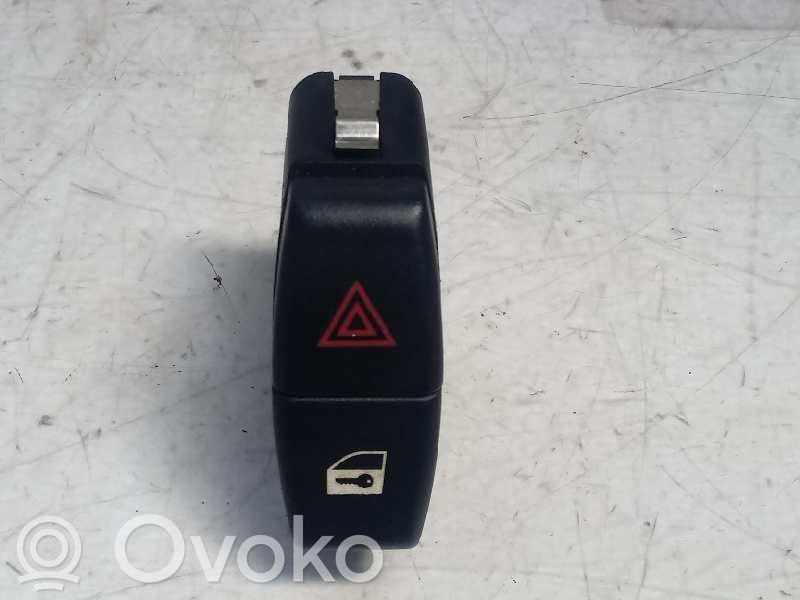 Botón interruptor de luz de peligro