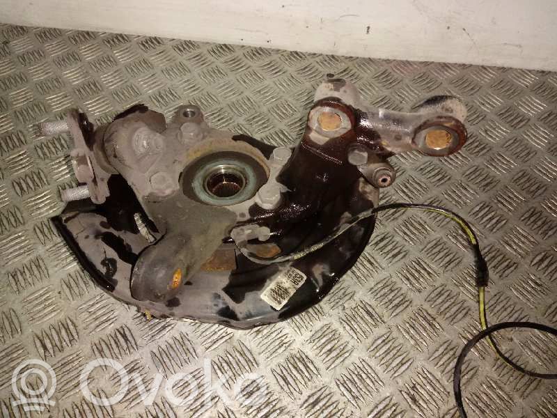 Front wheel hub spindle knuckle