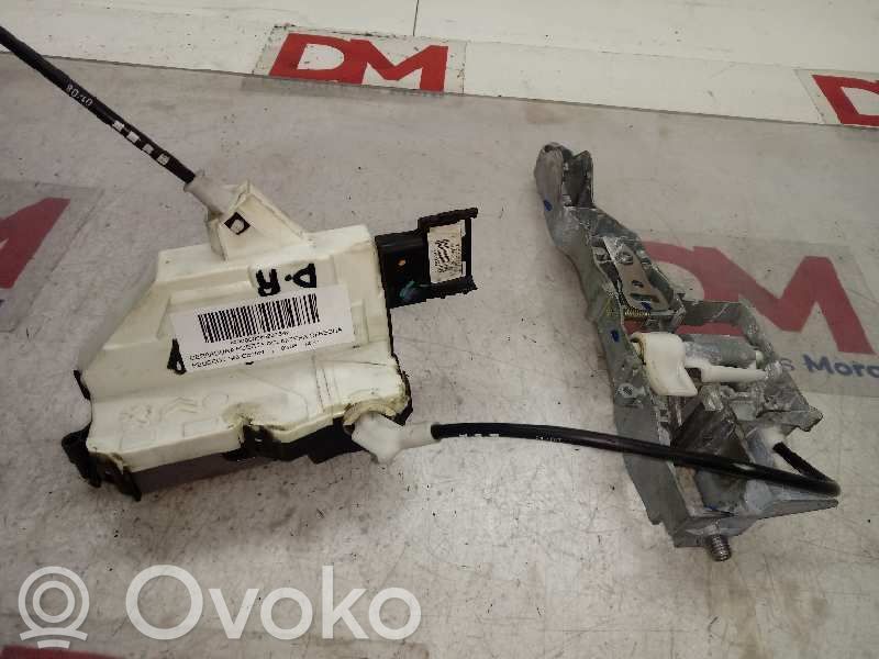 Peugeot 308 Front door lock 