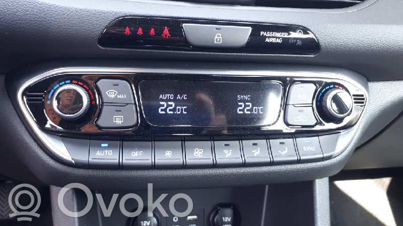 Hyundai i30 Unitate control climatizare 