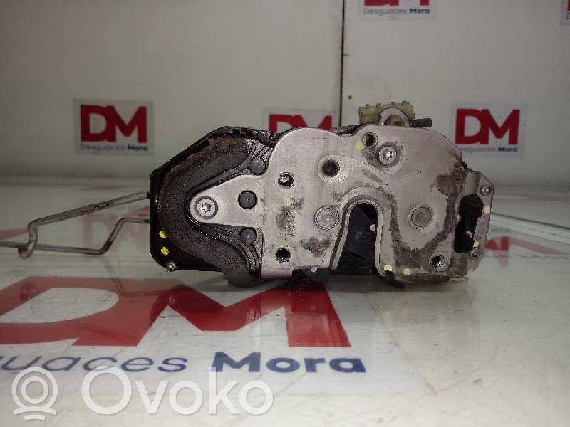 Opel Astra H Zamek drzwi przednich 