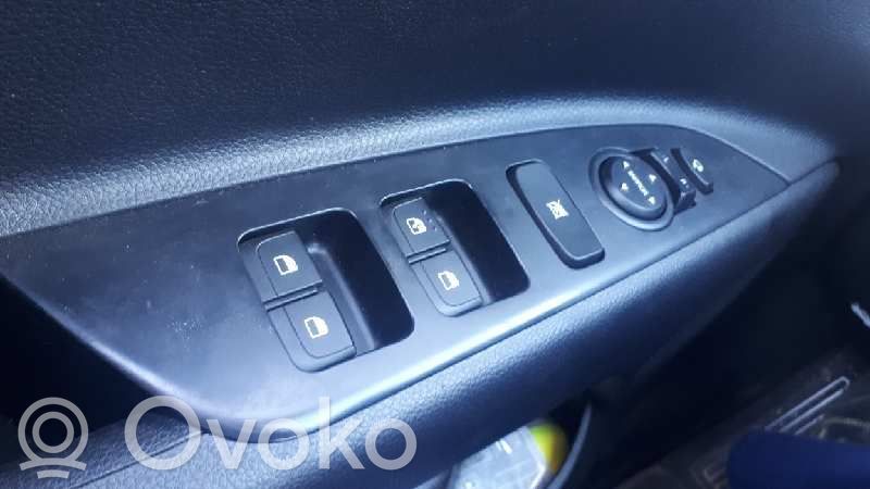 Electric window control switch   4D64901000