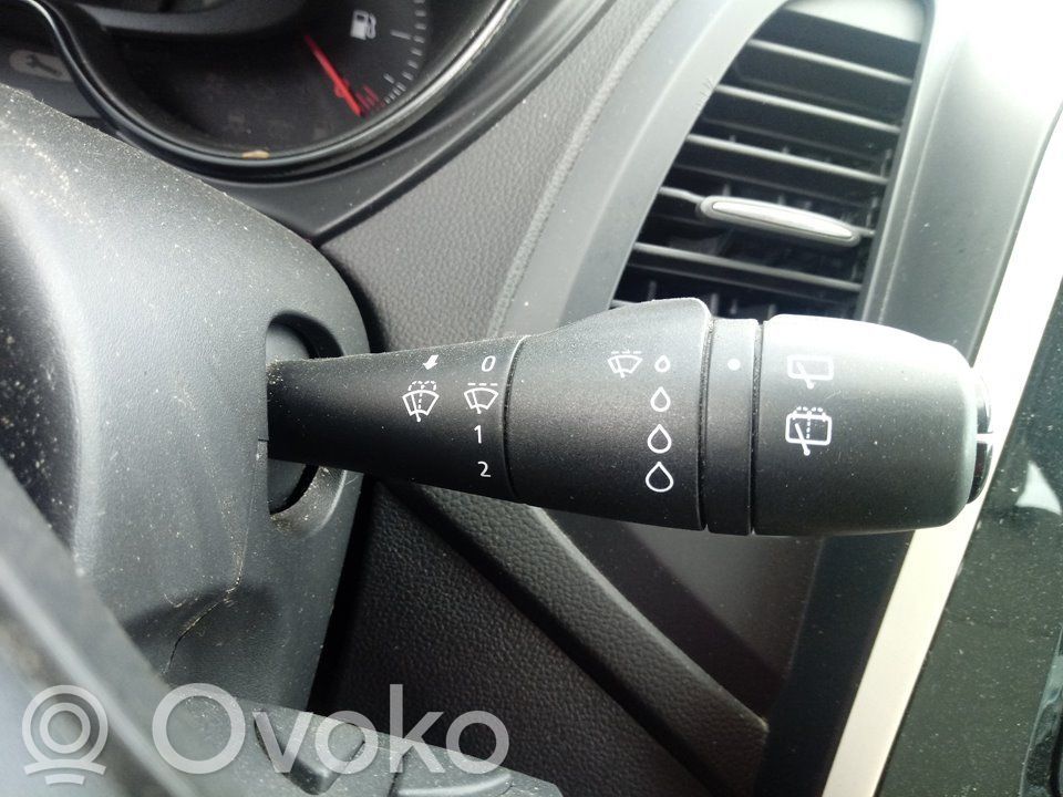 Renault Captur Wiper control stalk 