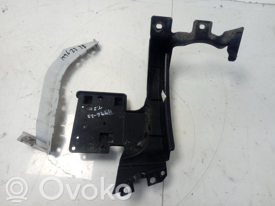 Etupuskurin kannake   EJ3217A151AB
