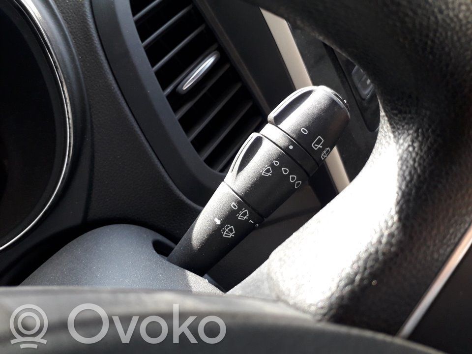 Renault Captur Wiper control stalk 