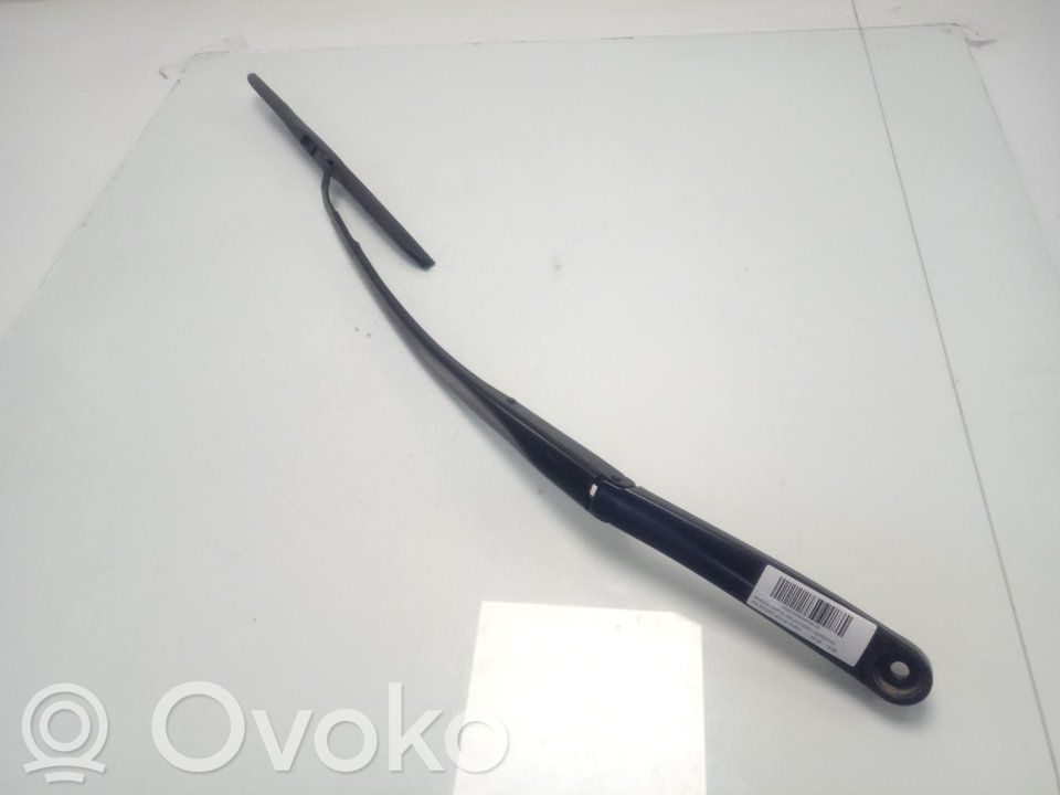 Front wiper blade arm