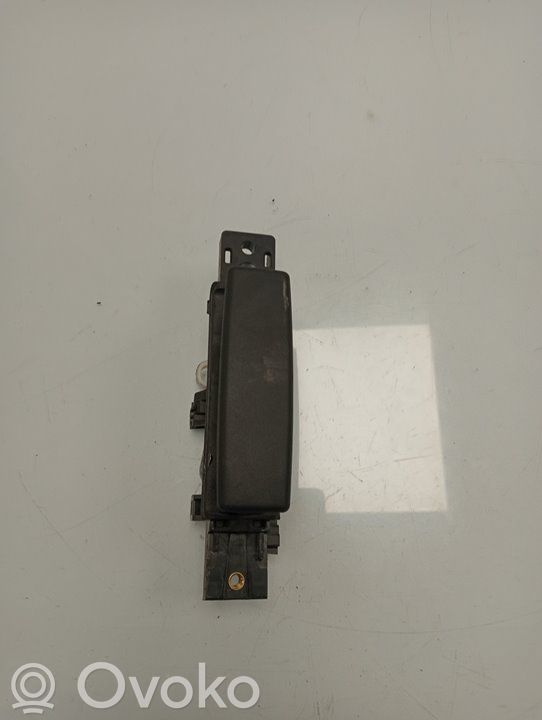 Manecilla interna puerta trasera   BK21V266A62AC